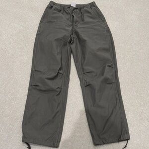Aritzia TNA cotton cargo pants worn once. Size small.